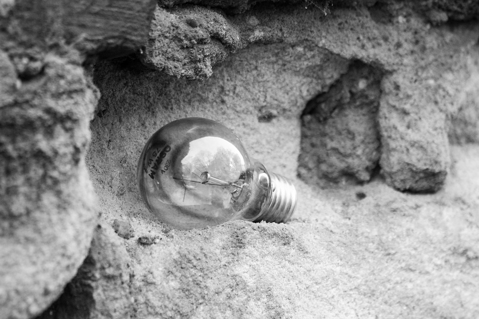 light-bulb-1595219_960_720